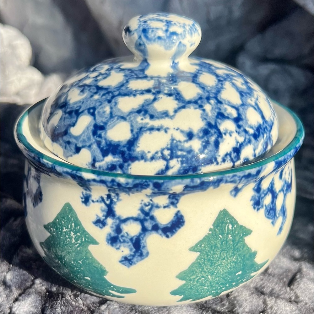 Folkcraft Stoneware Sugar Bowl with Lid  Cabinet in the Snow Design